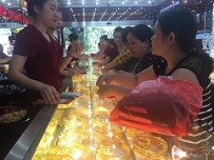 Thông tin thị trường vàng sáng 19.4.2018: Vàng thế giới vẫn neo mức cao, trong nước giảm nhẹ