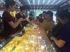 Thông tin thị trường vàng sáng 2.7.2018: Đầu tuần vàng nhấp nhổm tăng