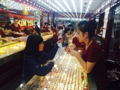 Thông tin thị trường vàng sáng 24.7.2018: Vàng lại quay đầu đi xuống