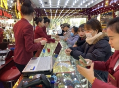 Bản tin thị trường vàng sáng 5/1/2023: Giá vàng trong nước neo mức cao, vàng thế giới tăng