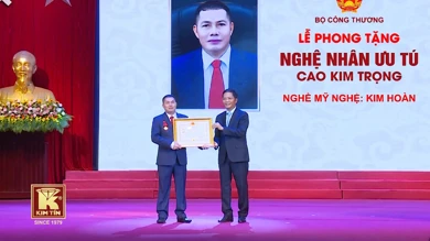 KIM TÍN - CHỦ TỊCH NƯỚC TRAO TẶNG DANH HIỆU NGHỆ NHÂN ƯU TÚ