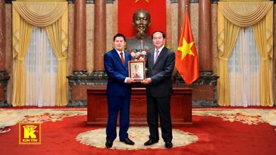 KIM TÍN - CHỦ TỊCH NƯỚC TẶNG THƯỞNG