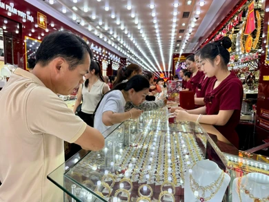 Bản tin thị trường vàng sáng 13/11/2025: Giá vàng lại tăng mạnh